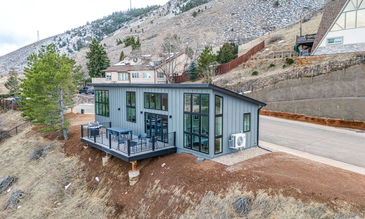 Golden House | Lookout Landing - Amazing views, close to Downtown Golden, CSM, and Red Rocks!