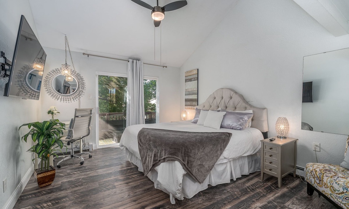 Littleton House | Lovely 2BA King Beds+2 Car Garage. Hidden Gem-Walk>Shops & Dining!