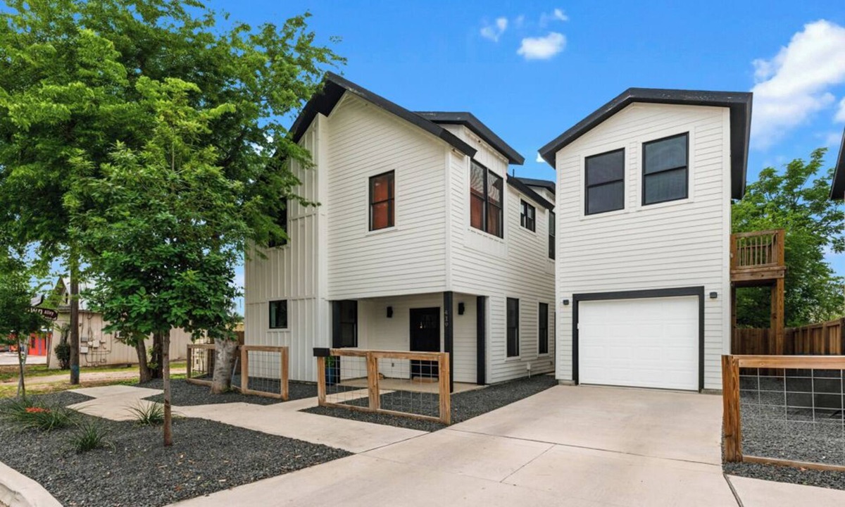 Near East Side House | Lovely 4-bedroom house with AC in enchanting San Antonio