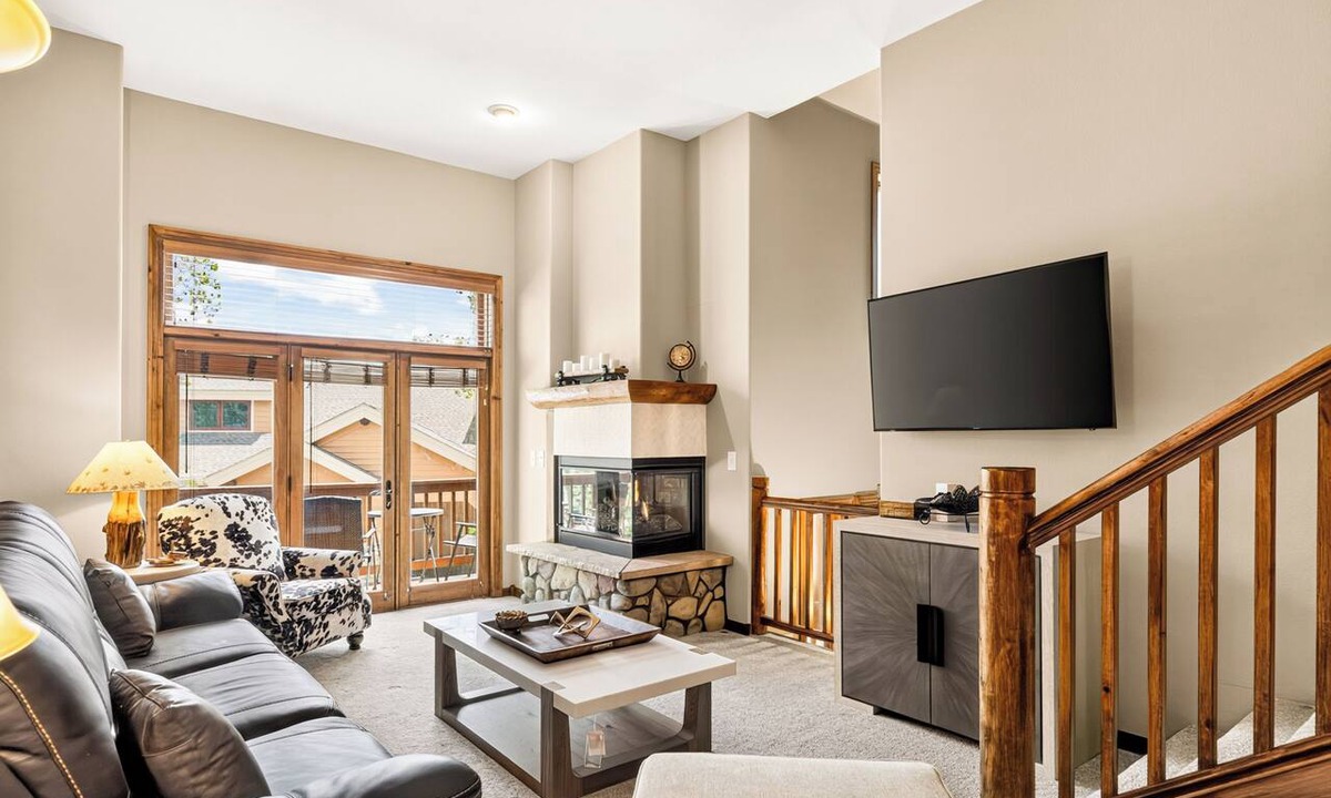Four O'Clock House | Luxe Primary Bath! Private Hot Tub, Walk to Lifts