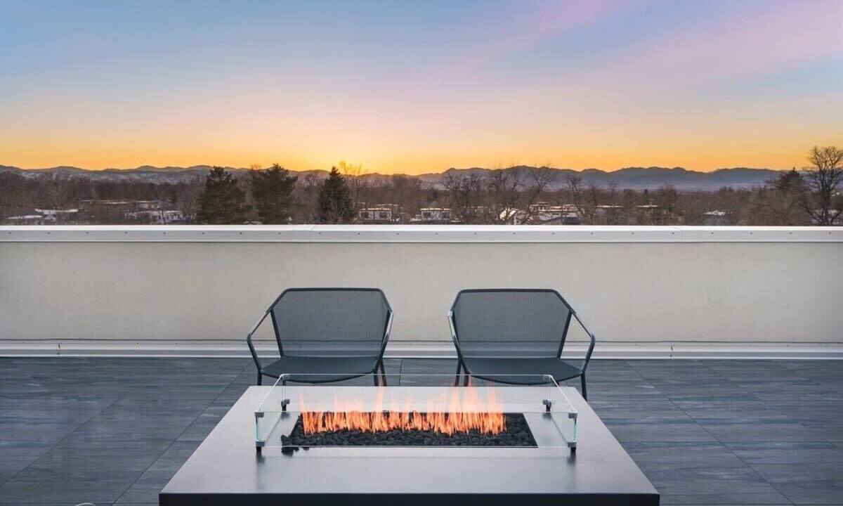 Berkeley Condo | Luxurious Flat W/Private Balcony & Mtn Views!