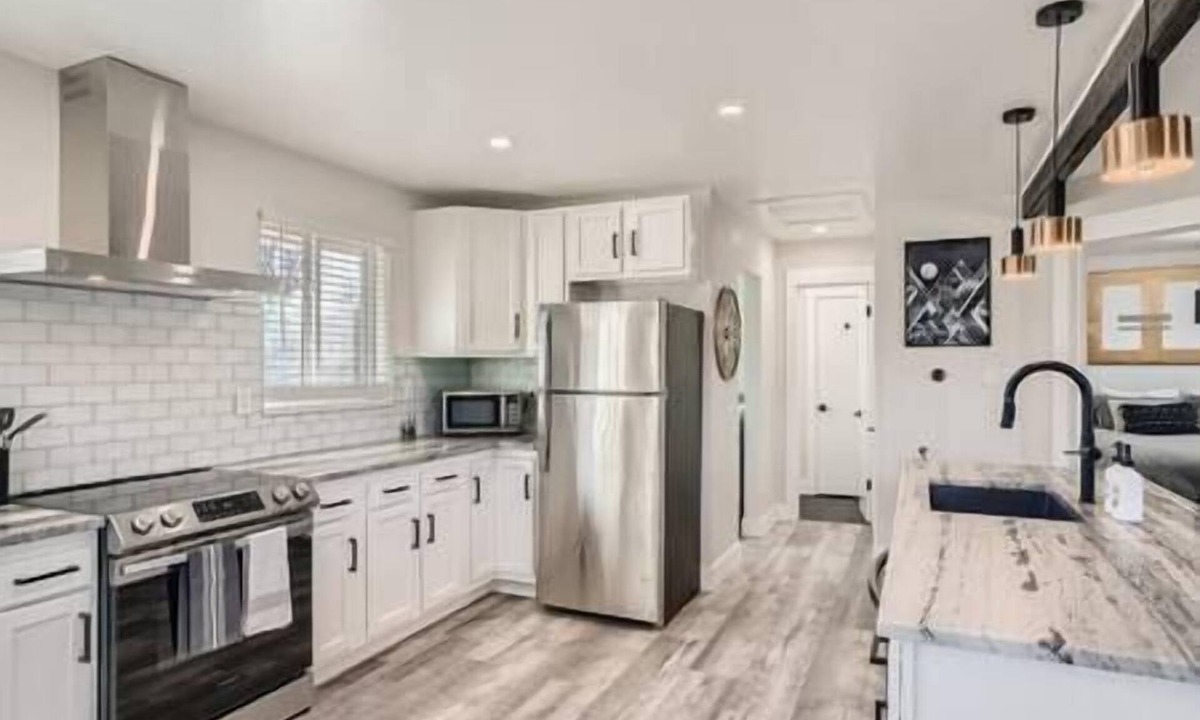 Barths House | Luxurious & Modern! Sauna, Great Neighborhood, West Denver