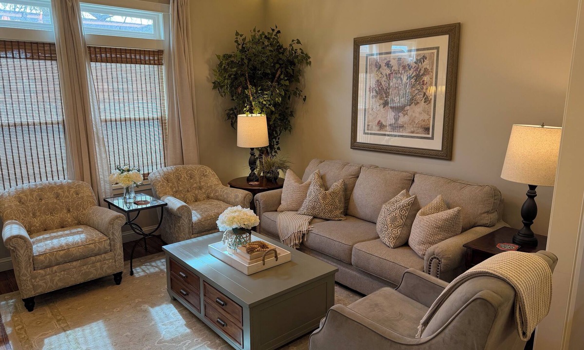 Canon City House | Luxuriously Restored Early American Farmhouse