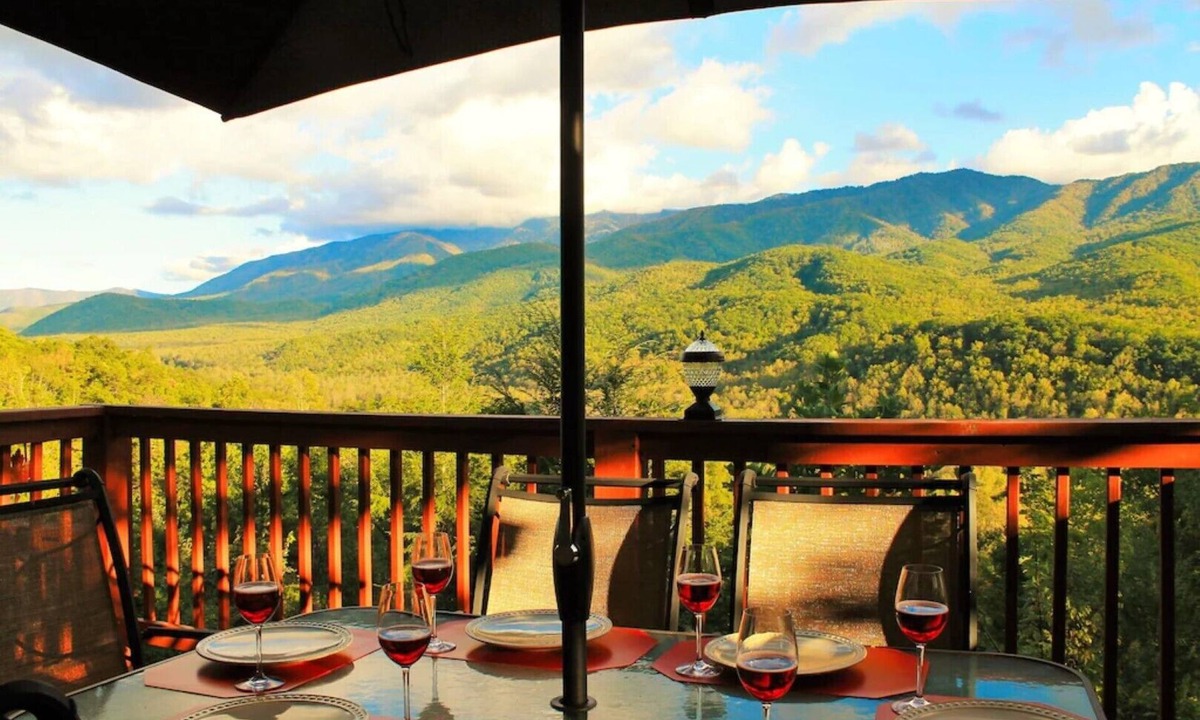 Gatlinburg House | Luxury cabin, best views of Smokies! Chef's kitchen, seasonal pool, hot tub more