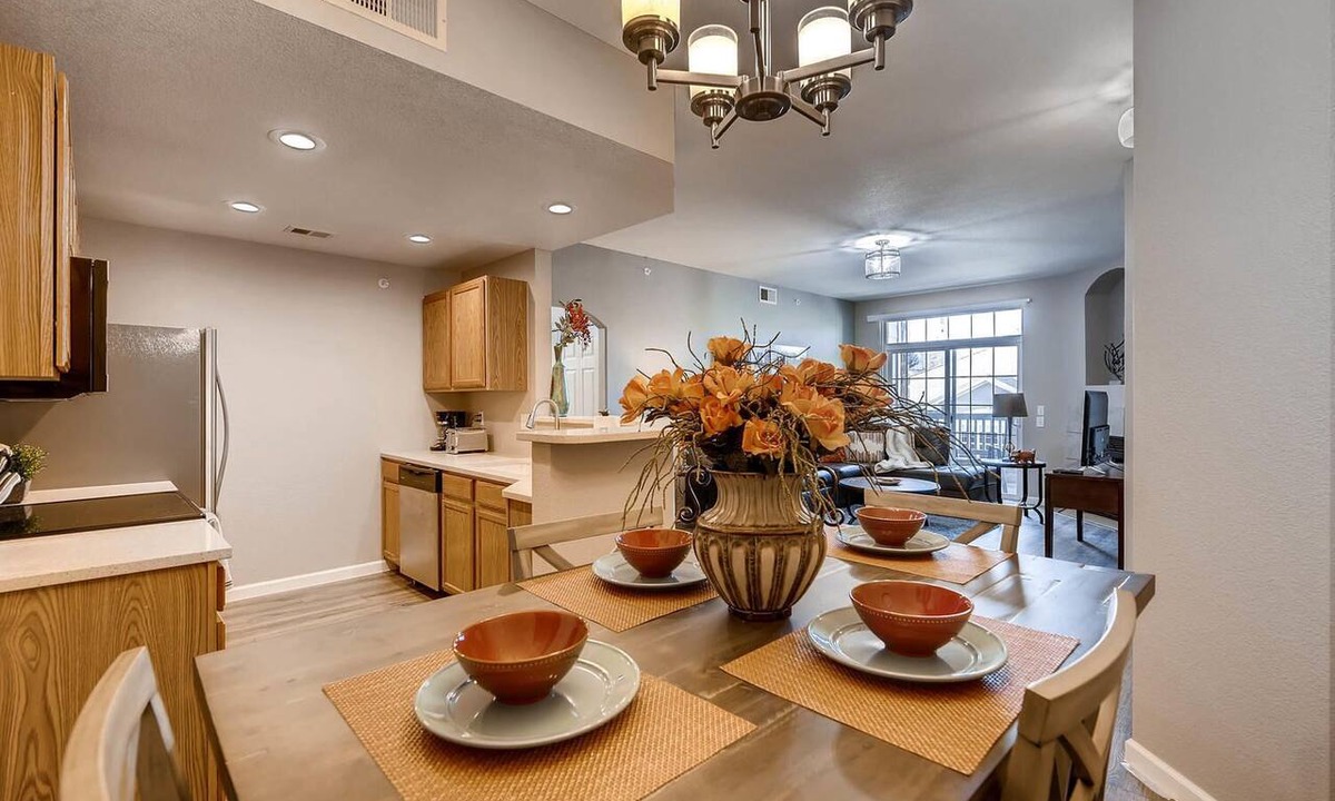 Englewood Condo | LUXURY FURNISHED CONDO, WHOLE FOODS, COSTCO, HOSPITALS, & CENTENNIAL AIRPORT