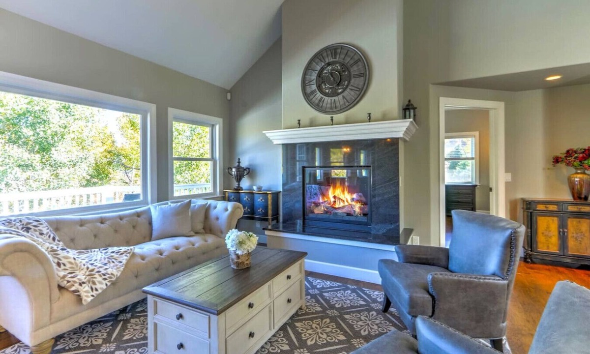 Glenwood Springs House | Luxury Home w/Deck & Views, Fire Pit, 5 Mi to Ski!