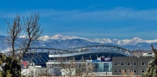 Lincoln Park House | Luxury Home with Rooftop City and Mountain Views Includes Huge Rooftop Patio with Daybed and Firepit