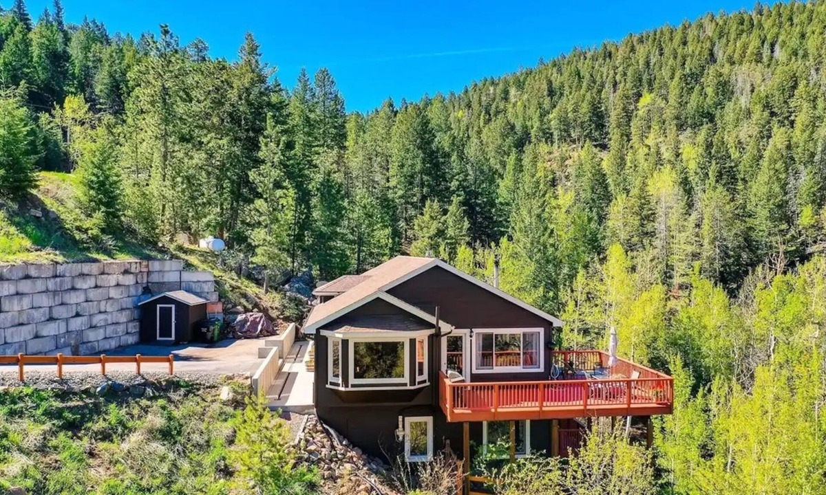 Morrison House | Luxury Red Rocks w/Firepit, BBQ & NEW Hottub
