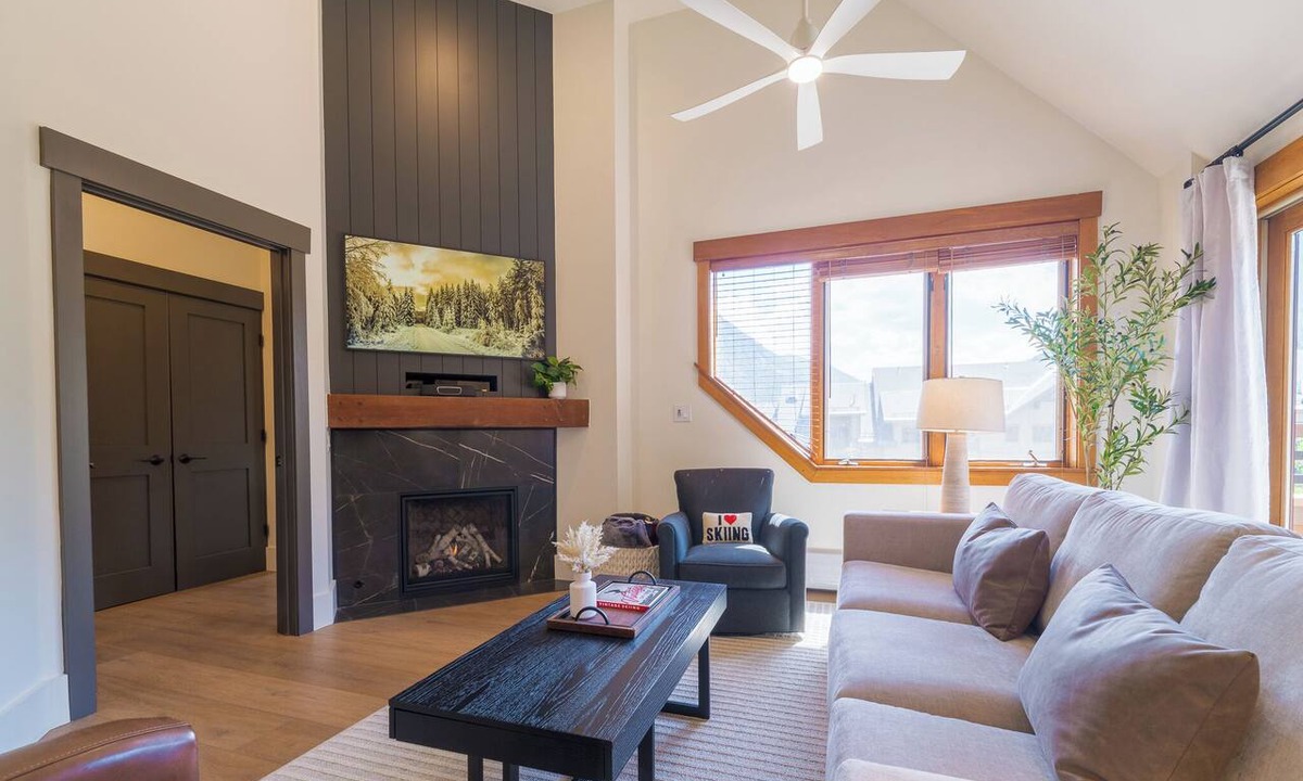 River Run Condo | Luxury Remodeled 2BR/3BA River Run Vaulted Ceilings Washer/Dryer Sleeps 8
