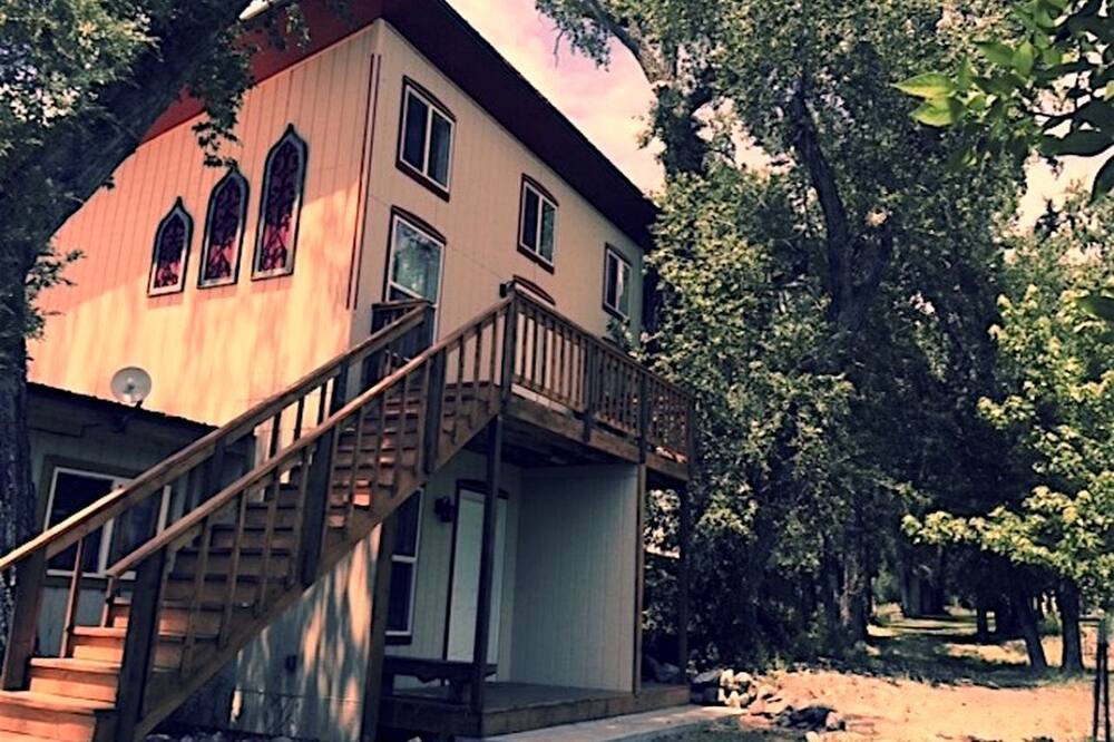 Crestone Cabin | Luxury Suite Rentals with Wi-Fi near Great Sand Dunes National Park