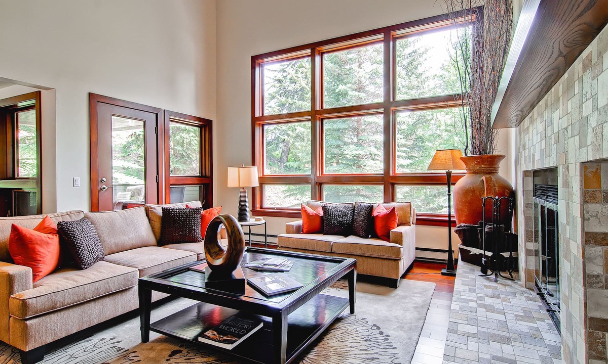 Vail House | LUXURY VAIL RESIDENCE PRIVATE HOT TUB 3 BEDROOMS + DEN