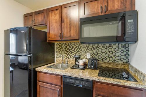Sun Valley Hotel | MainStay Suites Near Denver Downtown