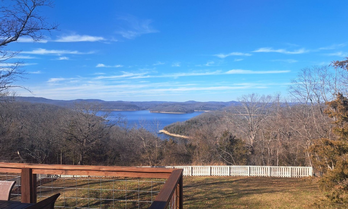 Sylvan Shores House | Majestic Mountain, spacious home close to Eureka Springs, Lake view!