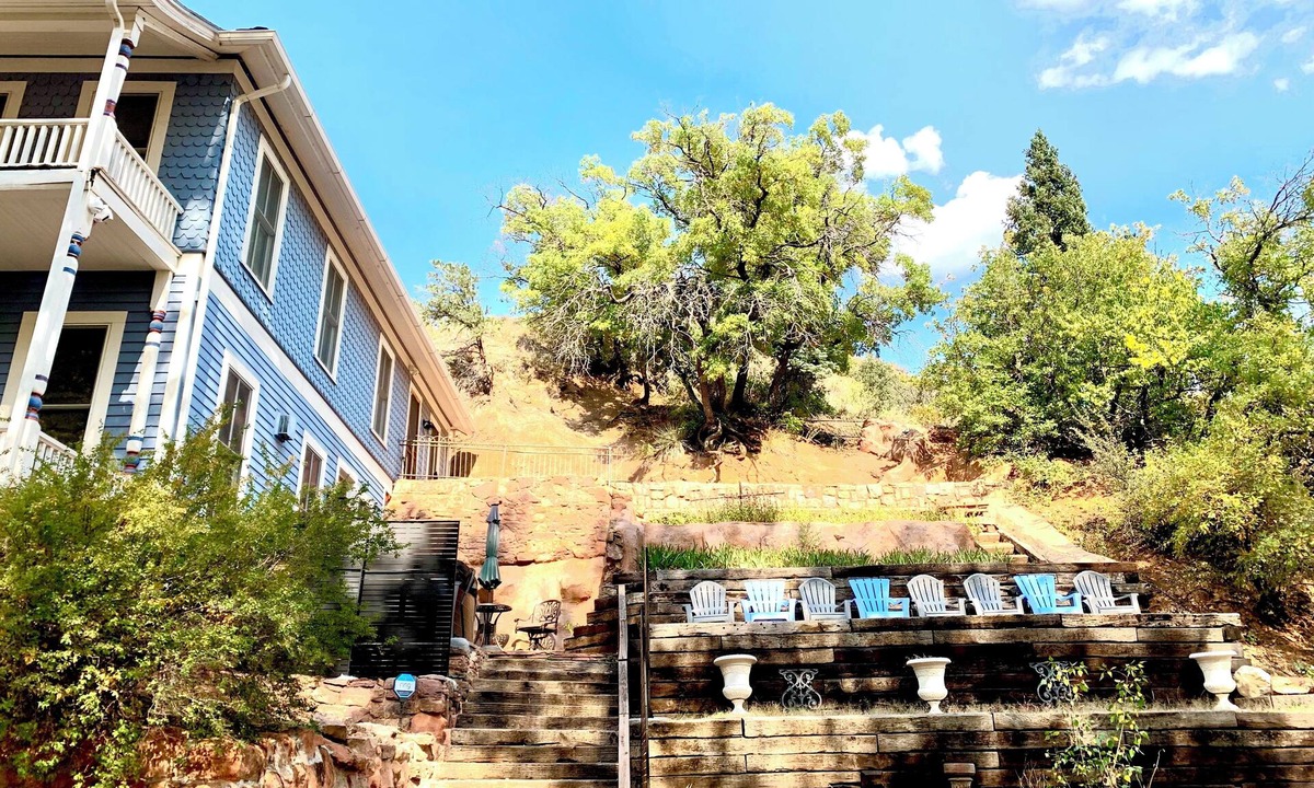 Manitou Springs House | Manitou Incline Retreat @ Pikes Peak Cog Railway~ Barr Trail~ Therapy Hot Tub!
