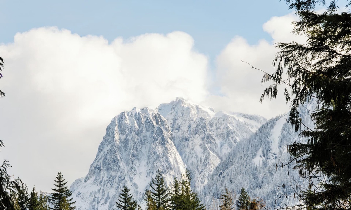 May Creek House | May Creek Peaks: Custom built home on private acres w/mountain views, covered spa, luxury amenities