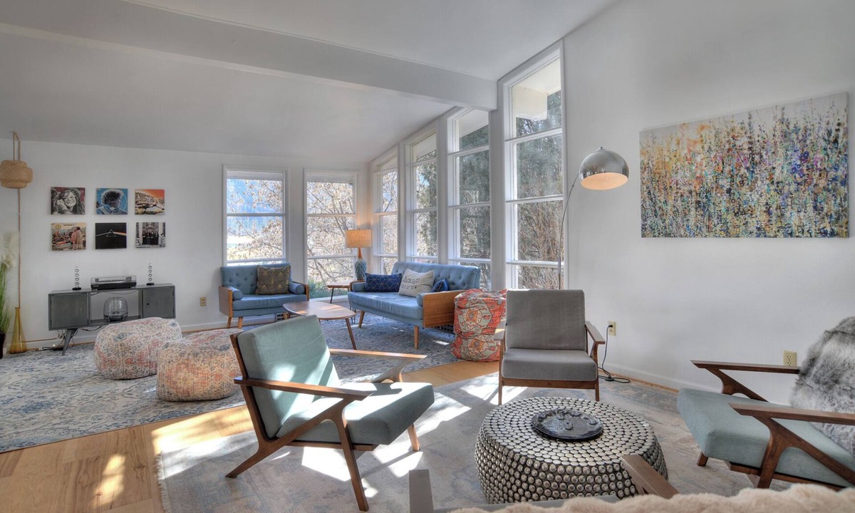 Durango House | Mid Century Mtn Home and a cabin on 3 acres - 10 Min to DGO - AC-Hot Tub