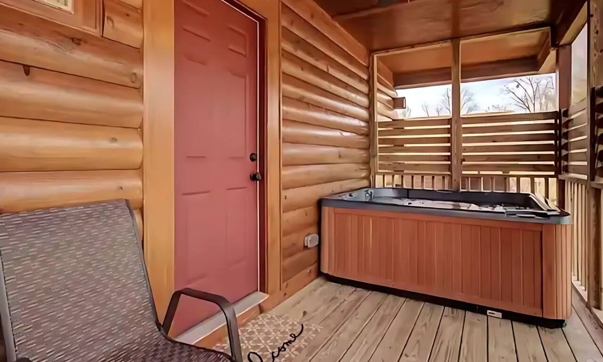 White Oak Lodge Apartment | Mins to DT Gatlinburg Hot Tub Community Pool