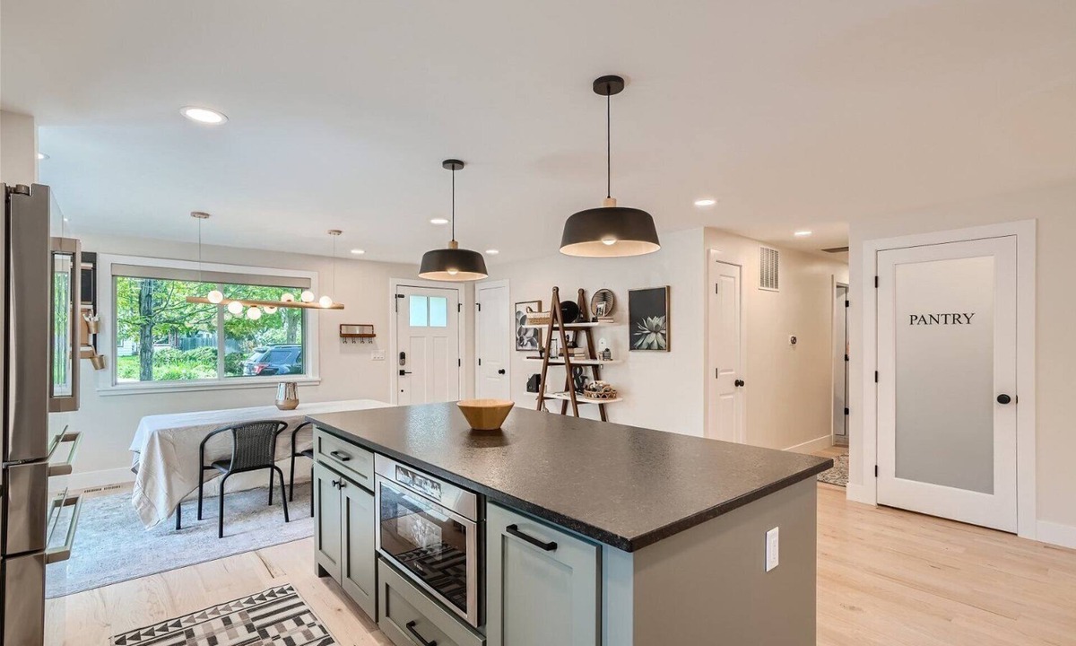 Lafayette House | Modern 5-bedroom near Downtown Shops and Restaurants and Bus Service to Boulder