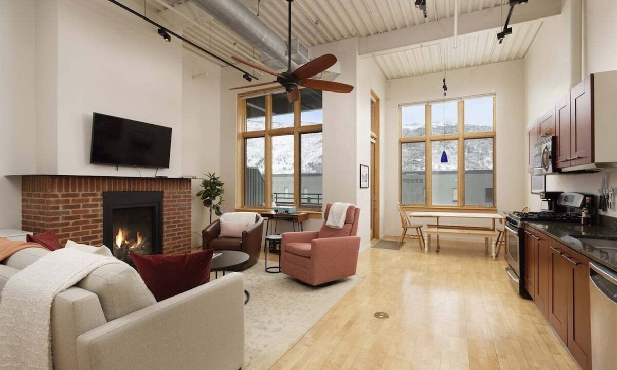 Basalt Condo | Modern Basalt Mid-Valley Retreat with Rooftop Deck, Gym & A/C Near Aspen & Carbondale