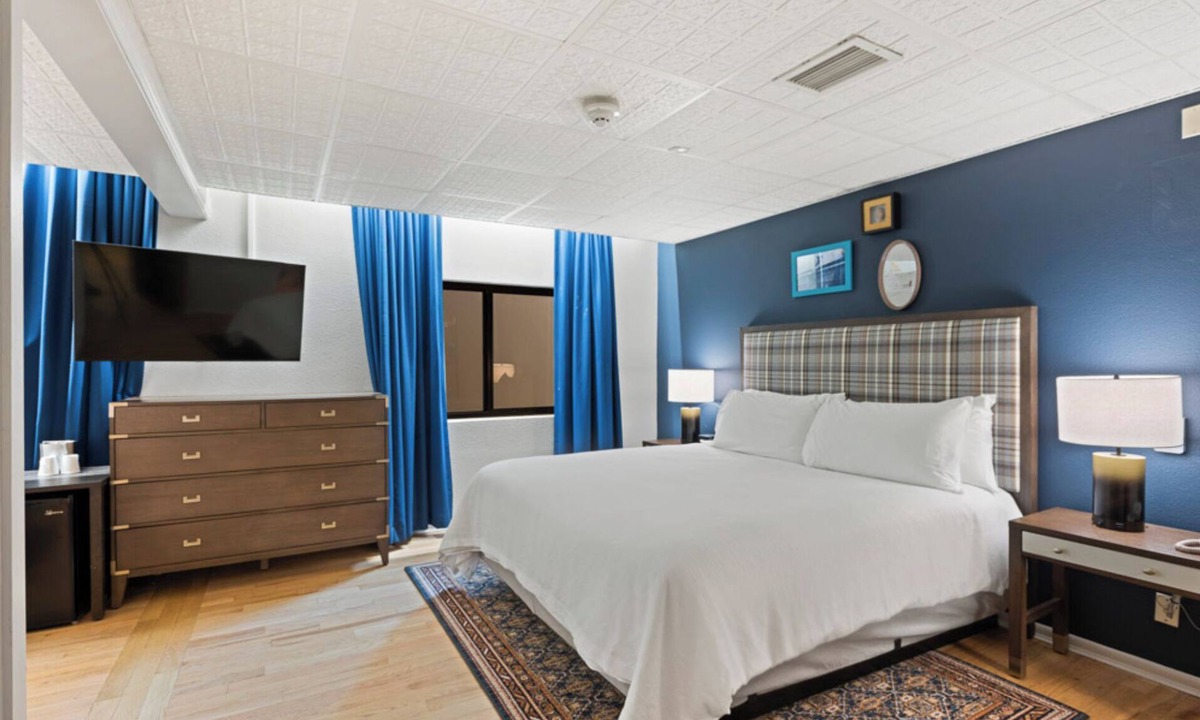 Glenwood Springs Hotel | Modern Colorado Stay Near Business District & Local Events