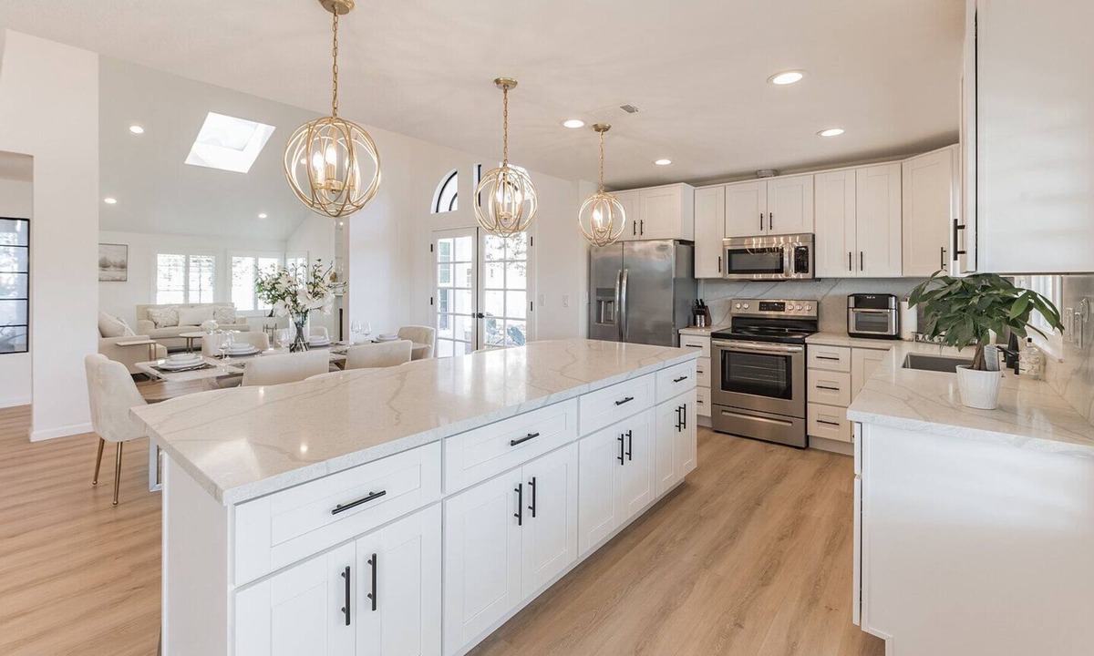 Rancho Bernardo House | Modern home in Bernardo Heights with club house amenities!