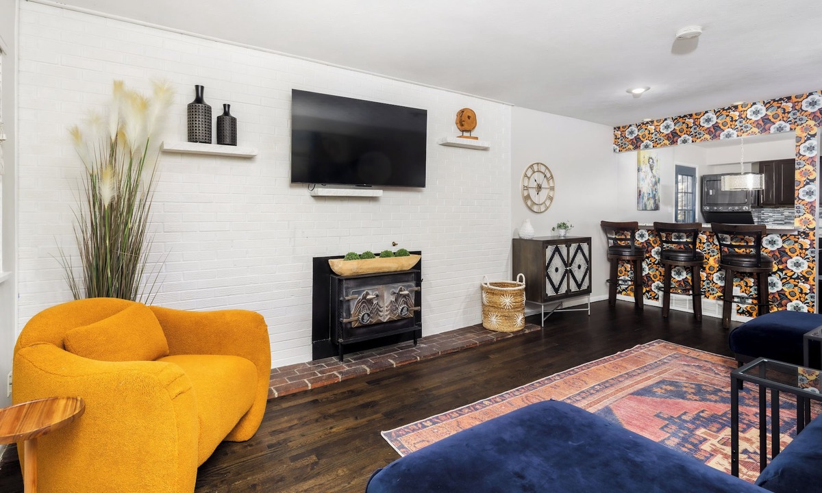Edgewater House | Modern retreat near Sloan’s Lake, walk to dining, minutes to downtown Denver