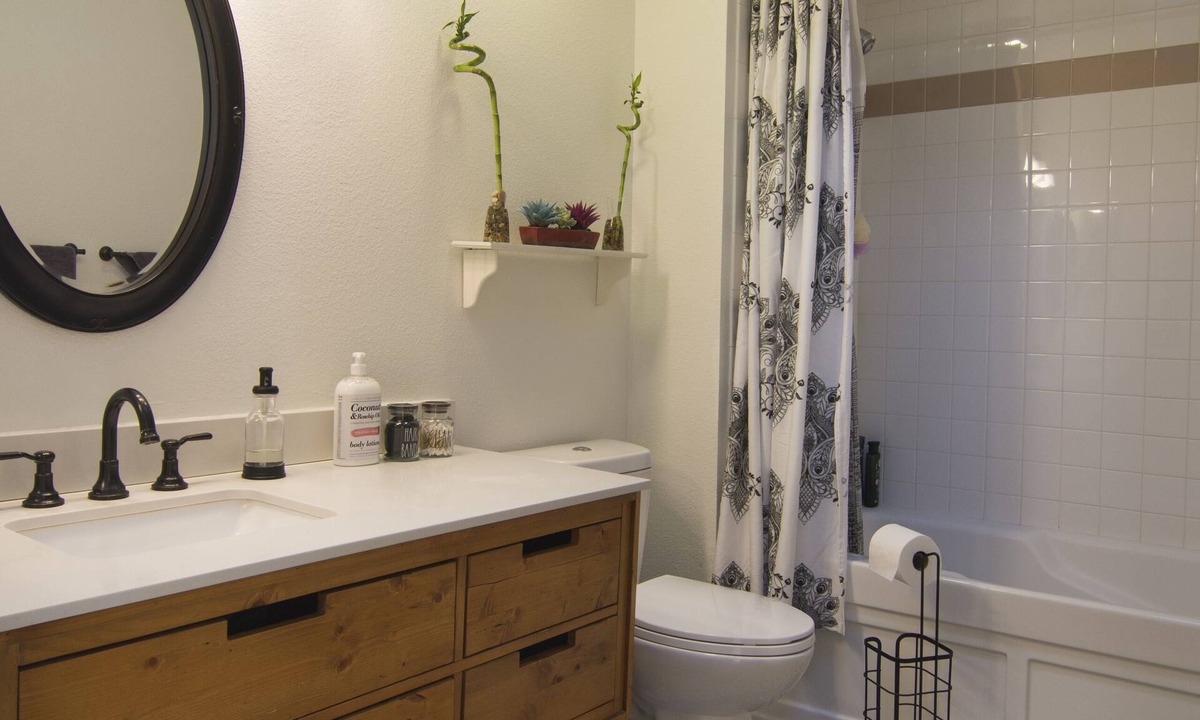 Dakota Ridge - Northbriar House | Monica’s Cheerful Retreat Townhouse