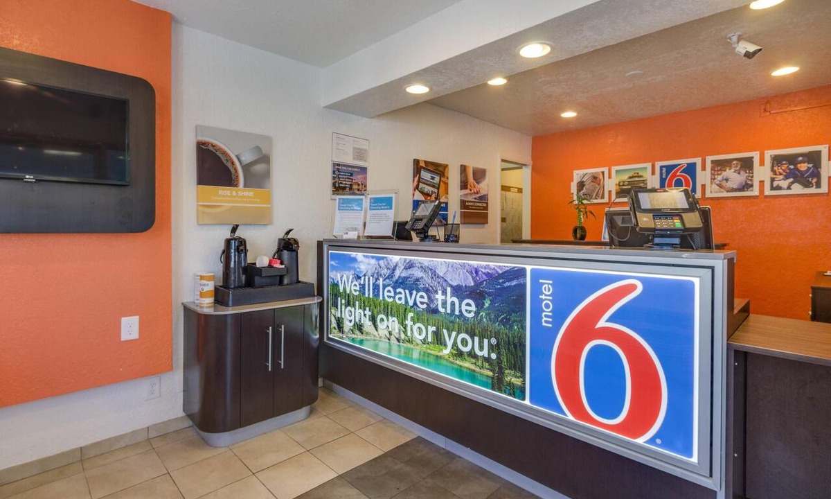 North Alameda Hotel | Motel 6 – Lakewood, CO