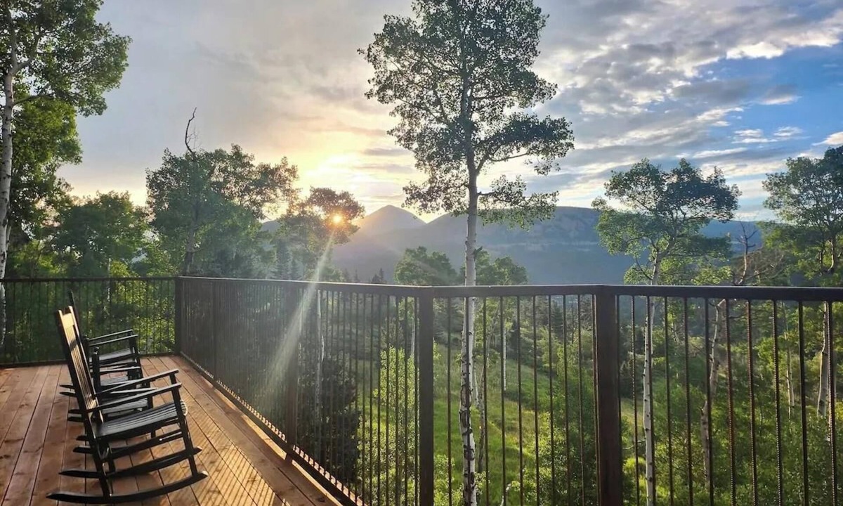 Cuchara Cabin | Mountain Cabin w/360 Views, Hot Tub, Pet Friendly, Trails, Fireplace, Sleeps 16