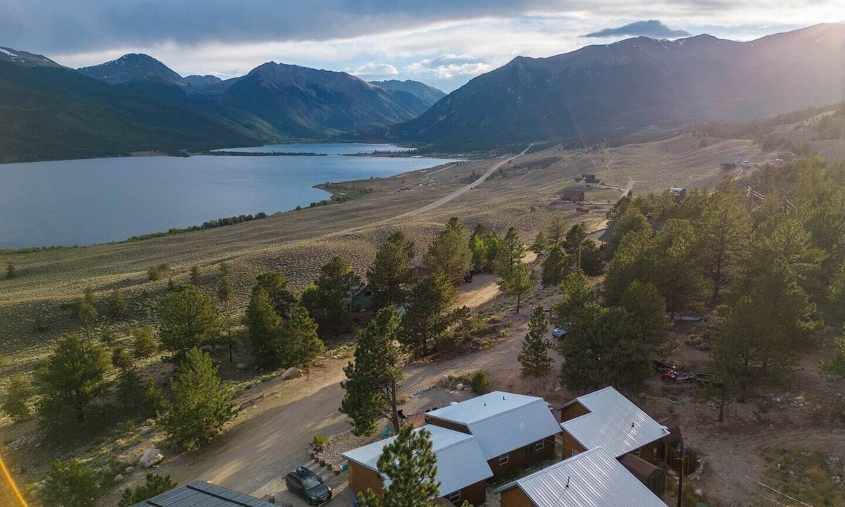 Twin Lakes Cabin | Mountain Escape Near Twin Lakes with Scenic Views