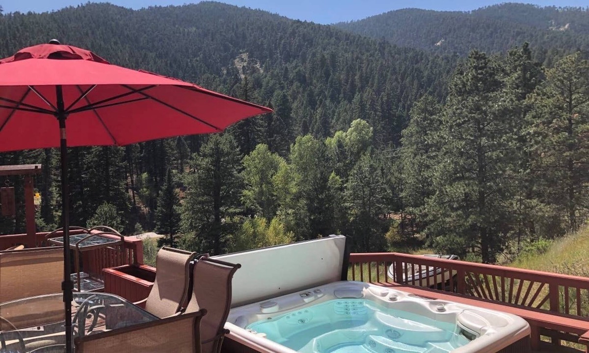 Pleasant Park Corridor House | MOUNTAIN FAMILY ESCAPE w Private Creek, HOTTUB. close to local WEDDING venues