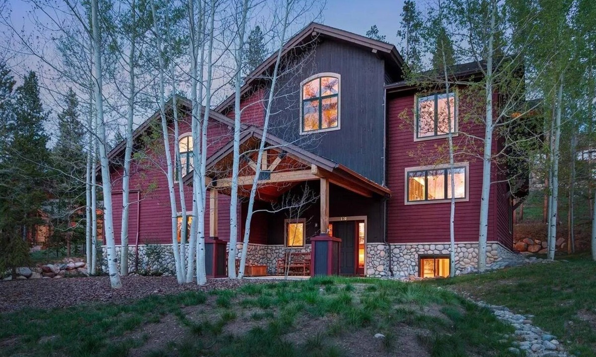 The Highlands Cabin | Mountain Modern Lodge, Ski/Golf, Hot Tub, Pool Table, Foosball, Poker Table