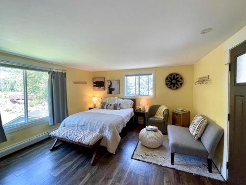 Redstone Apartment | Mountain Retreat On The Water