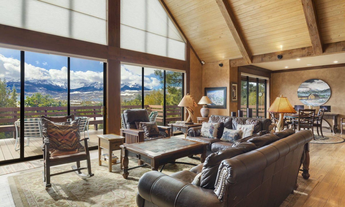 Pleasant Valley House | Mountain Retreat | Stunning Views | A/C | Hot Tub STR2025-062