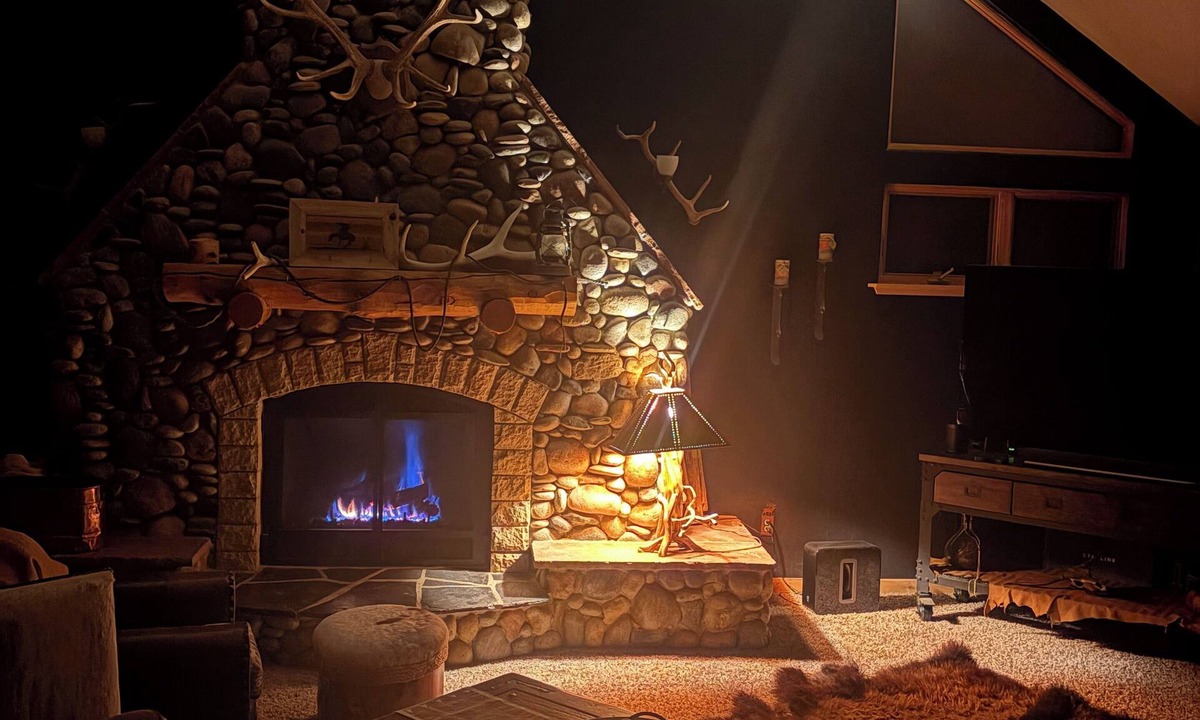 Evergreen Meadows House | Mountain Rustic 4-bedroom house in Evergreen perfect for your getaway.