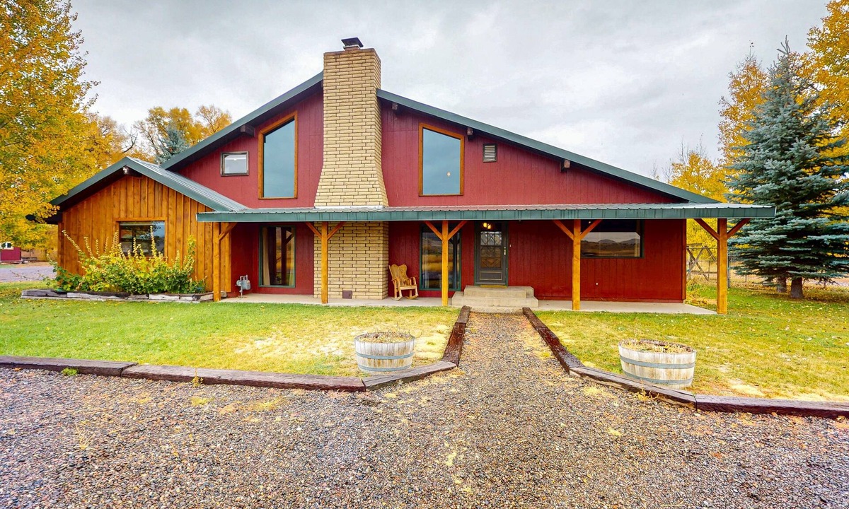Del Norte House | Mountain View Home & Apartment w/fire pit, air hockey, foosball near Wolf Creek