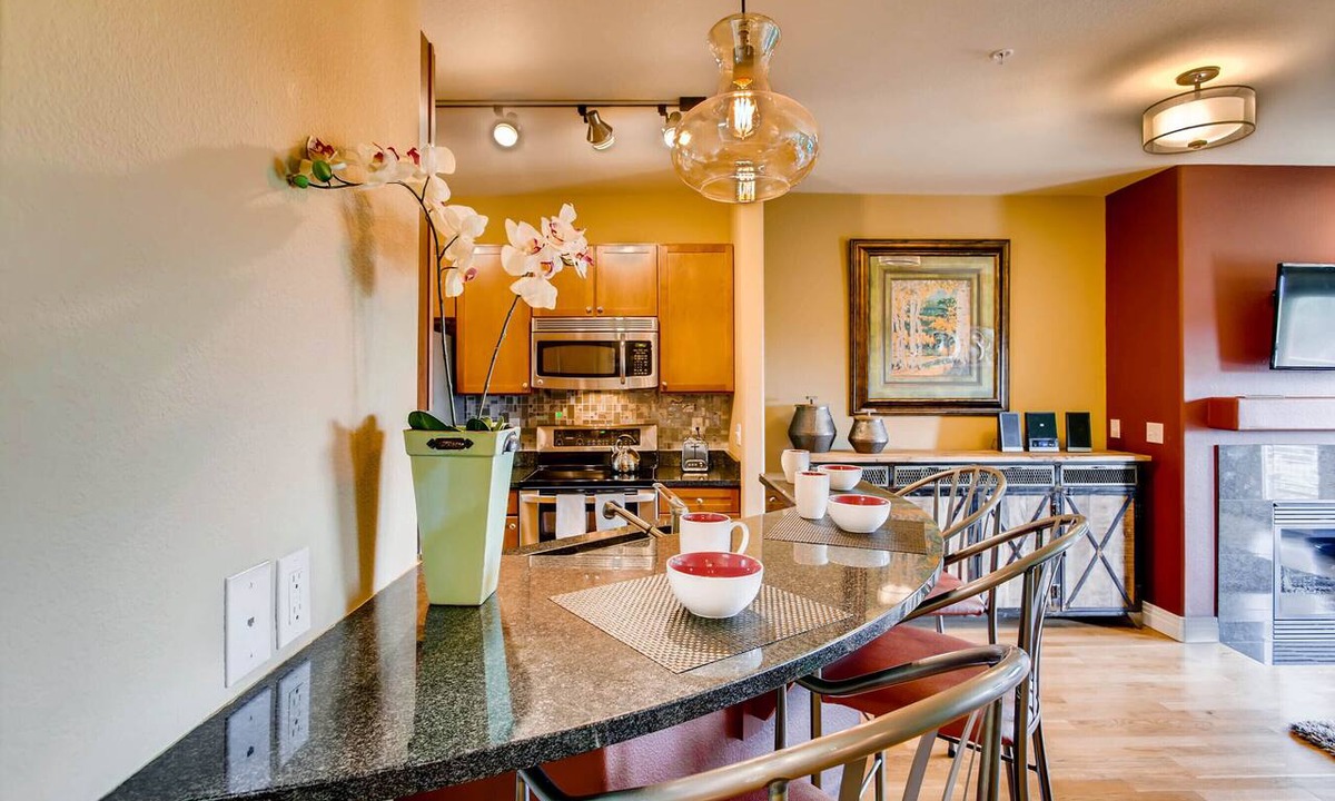 Englewood Condo | MountainViews Walk 2 Lightrail Luxury Condo in DTC