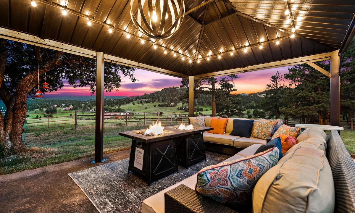 Golden House | Mtn views, 20 acres, 5 bd/7 bath, hot tub, sauna, frisbee golf, luxurious