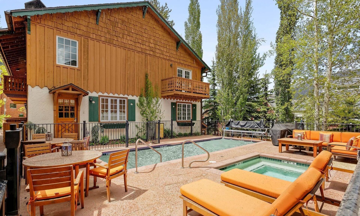 Aspen Condo | Multi-Level Townhome in the Heart of Aspen! FP, WD, Pool & Hot Tub, Parking, 7 beds, 2nd Living Room