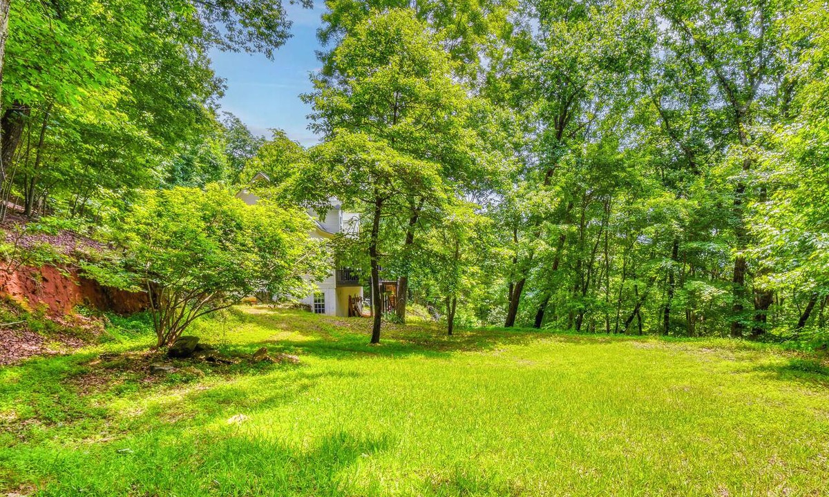 Cleveland Cottage | Near Helen, Waterfalls & Hiking! Quiet Mtn Retreat