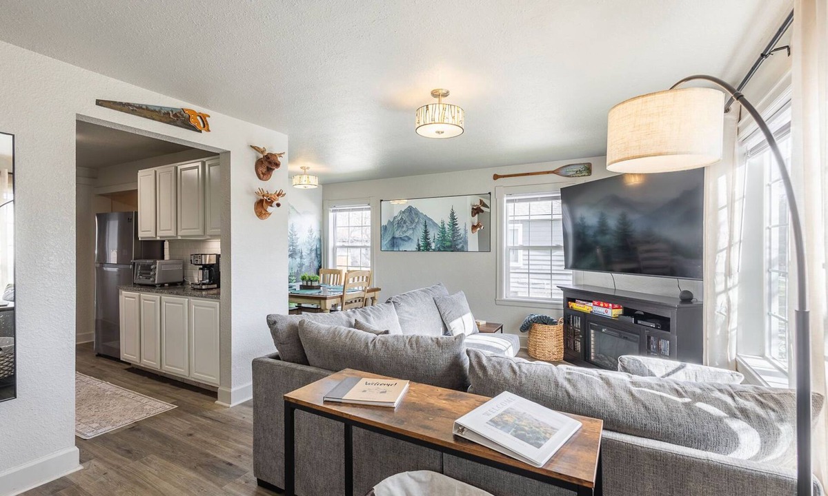Depot Bench House | NEW! Boise Base Camp: 4bd, Arcade, Gym, Dog-Friendly, Near BSU & Downtown