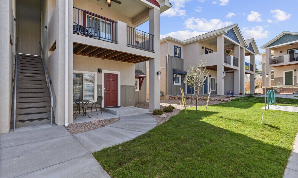 Northeast Colorado Springs Condo | New Downstairs Condo-mins to downtown-Pet Friendly