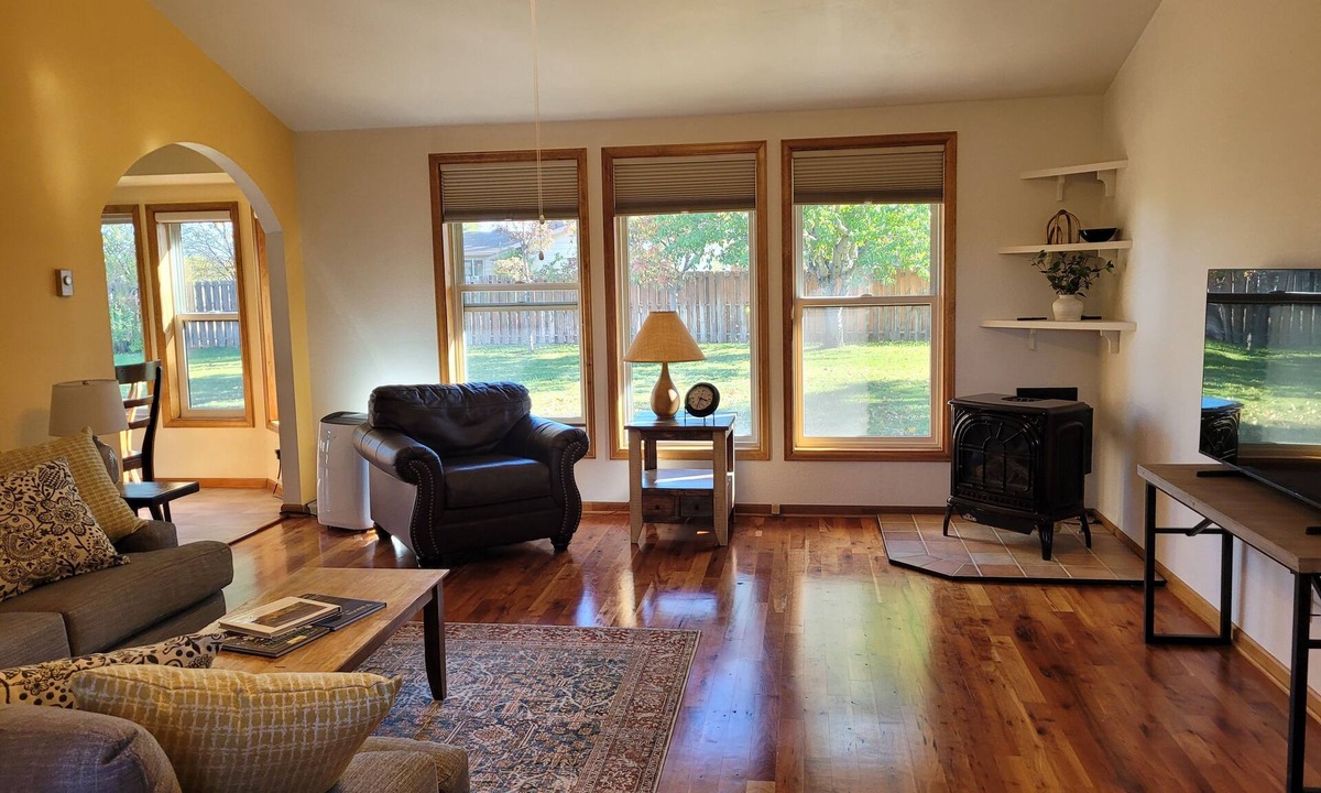 Montrose House | New Listing-Beautiful 3 bedroom home in SAFE, QUIET Spring Creek neighborhood.