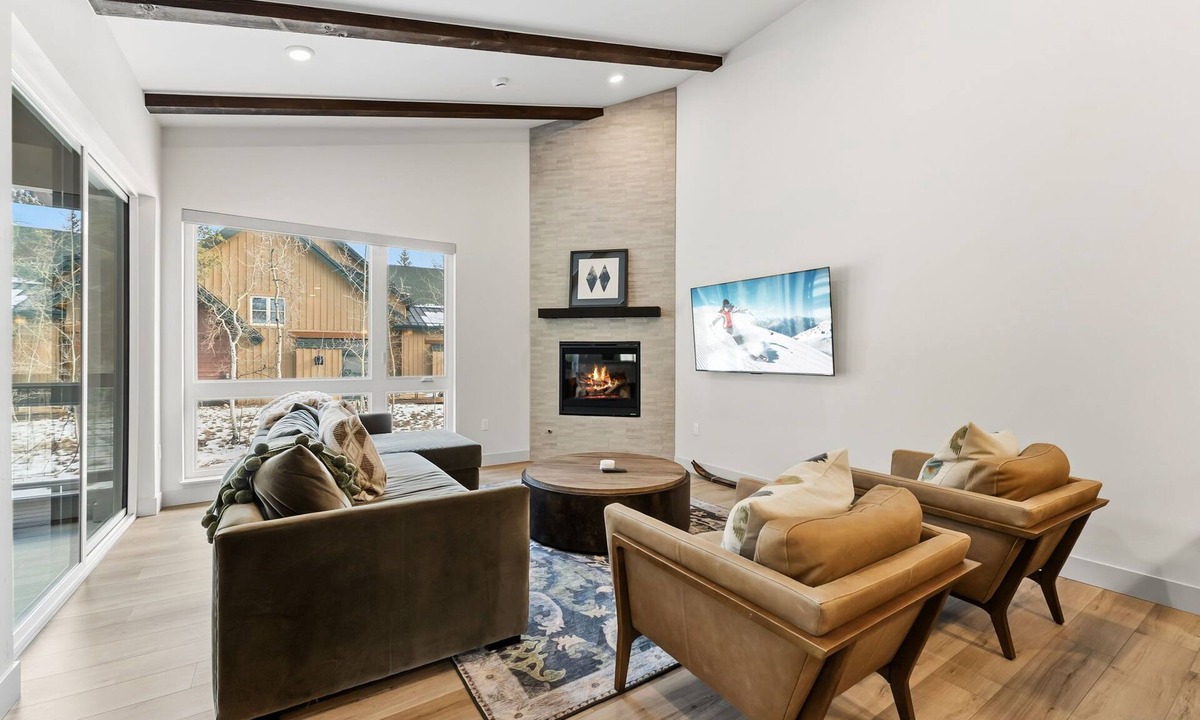 Keystone House | New luxury 3-bedroom 2 car garage townhome. Walking distance to River Run.