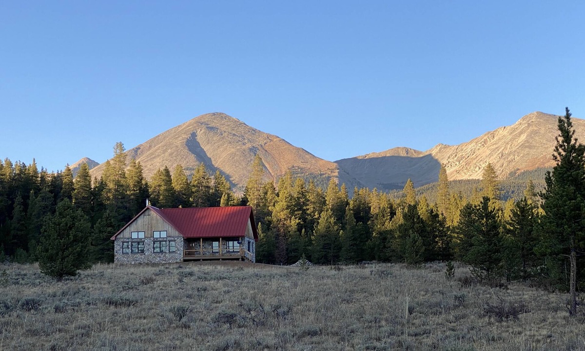 Almont Cabin | New! Premier 3 bedroom cabin in Taylor Park. Base of the Collegiate Mountains.