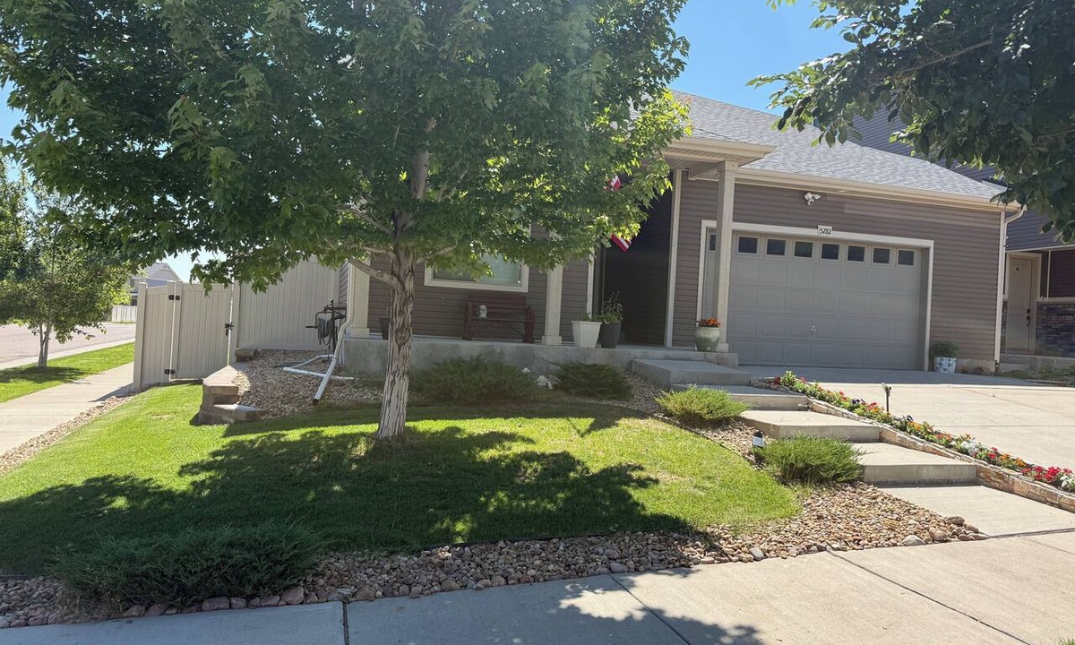 Gateway House | New, Spacious, only 9 miles from DIA, 25 minutes to Downtown, close to restaurar