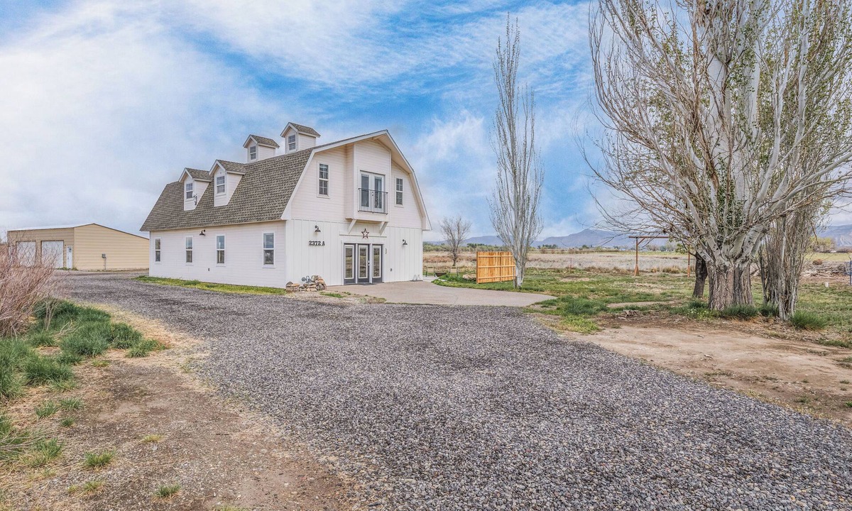 Grand Junction House | Newly renovated Barnhouse on 13 acres brings you a modern feel to your retreat.