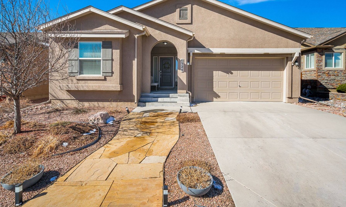 Colorado Springs House | Northeast Colorado Springs 5 Bedroom/3 Bath Home