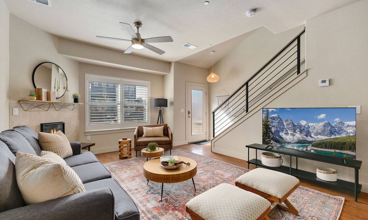 Old Town North House | Old Town Getaway – Free Bikes & Private Balconies
