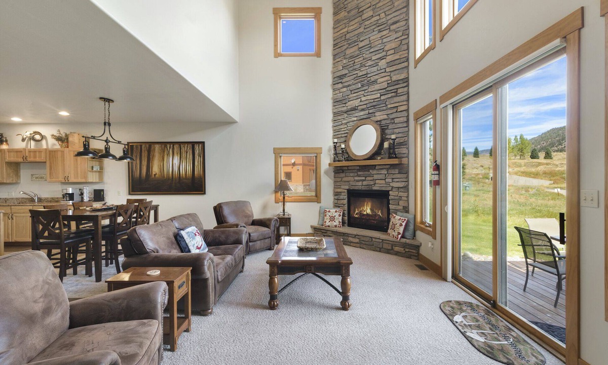 South Fork House | Overlooks 9th Green | Discount Golf Privileges | Golf & Ski